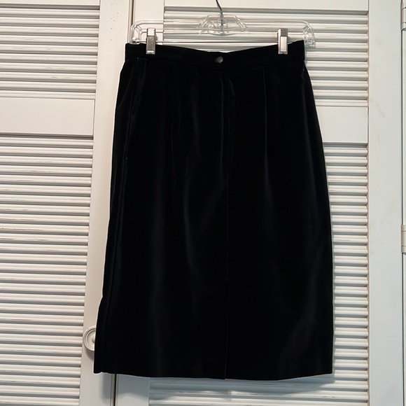 LASTING IMPRESSIONS Velveteen Skirt - Picture 2 of 9